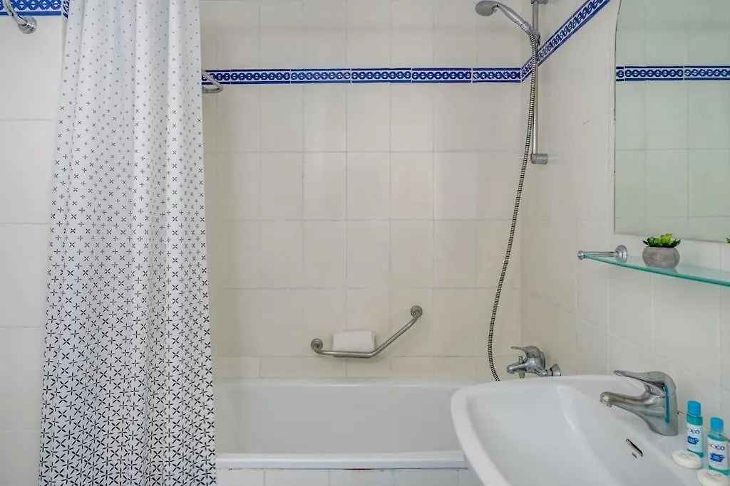 Coastal Escape/Family-Friendly 2-Br With Seaview Appartement Mijas Spanje