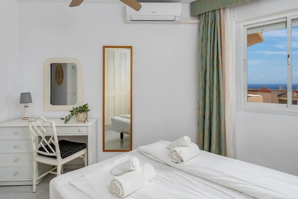 Coastal Escape/Family-Friendly 2-Br With Seaview Appartement Mijas 0*,  Spanje