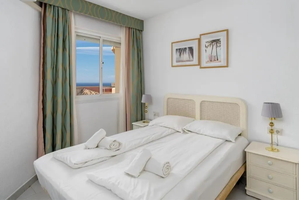 Coastal Escape/Family-Friendly 2-Br With Seaview Appartement Mijas Spanje